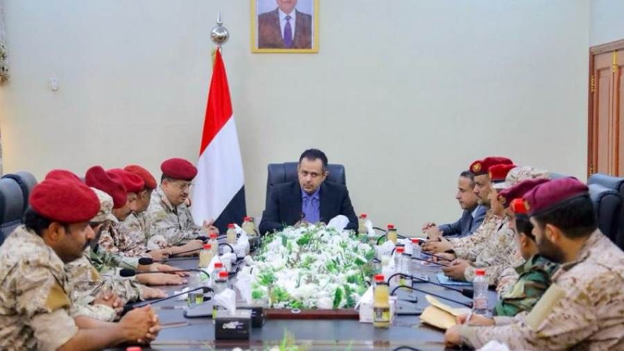 رئيس الوزراء يرأس اجتماعا لقيادة المنطقة العسكرية الرابعة