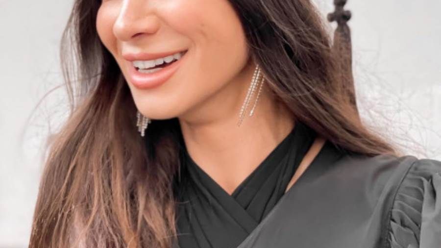 في أحدث ظهور لها..ابنة نوال الزغبي تحتفل بتخرجها من الجامعة