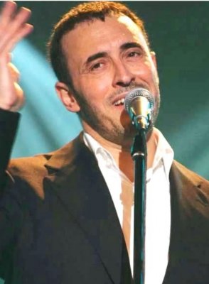 قيصر العراق ... كاظم الساهر يثير قلق محبيه بفيديو يمشي فيه بصعوبة