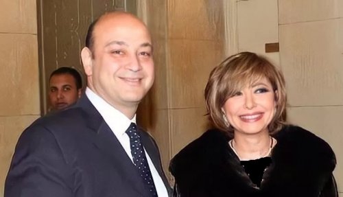 ما يغركش شكلهم في التلفزيون.. شوف دلوقتي الإعلامي عمرو أديب وزوجته لميس الحديدي قبل الشهرة وعمليات التجميل. ..شكلهم مرعب جدا!