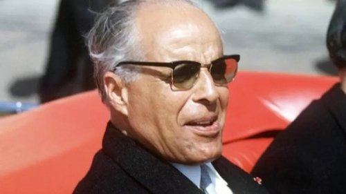 فنانة شهيرة.. عانقها الرئيس التونسي الأسبق وخاطبها: (أنتِ أعز عندي من ابنتي).. ورفضت أن تقيم حفلاً خاصاً له!من تكون