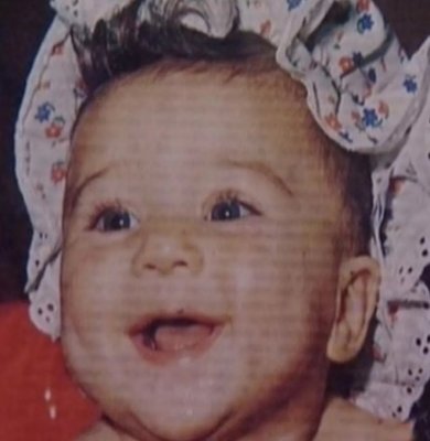 اشتهرت بعينيها الزرقاء وجمالها الخرافي.. خمنوا من هذه الطفلة التي أصبحت نجمة مصرية شهيرة؟رغم جمالها الخرافي الا انها لم تتزوج