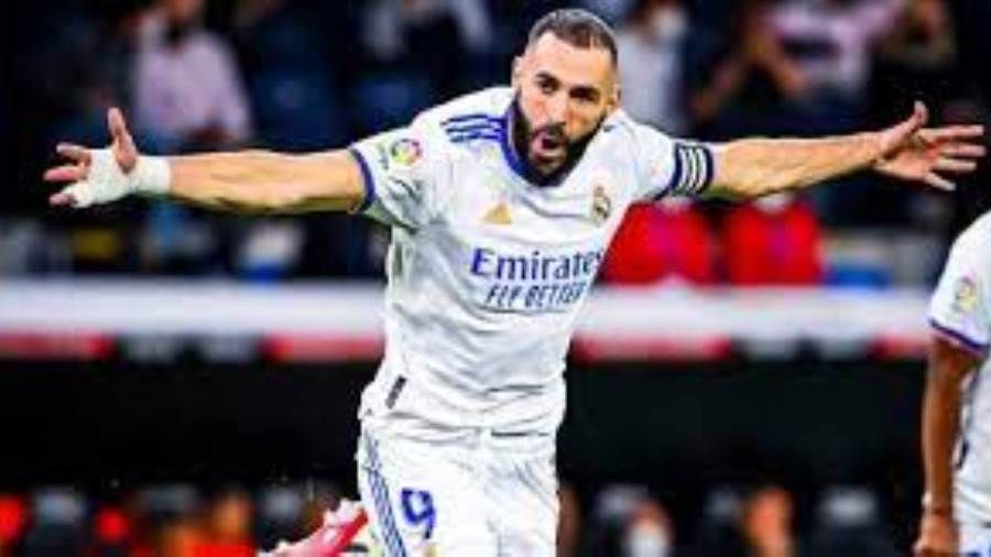 هل تقترب الكرة الذهبية من بنزيما؟