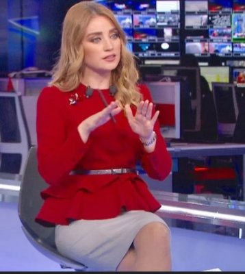 موقف مخزي لا تحسد عليه ،، شوف دلوقتي مذيعة قناة الحدث الحسناء (كريستيان بيسري) نسيت أنها على الهواء مباشرة .. وما فعلته على الهواء للعلن بدون خجل اثار جنون جميع المتابعين