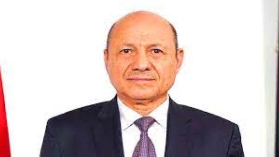 رئيس مجلس القيادة يهنئ بذكرى استقلال الجزائر