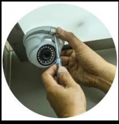 وضعت كاميرا مراقبة سرية في غرفة نوم إبنتها بعـدما شكت بهذا الشيء وخروج صوت شاب من الغرفة وعندما شاهدتها كانت الصدمة التي قسمت ظهرها ؟!