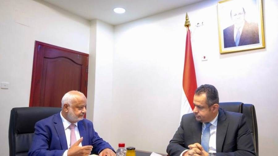 رئيس الوزراء يطلع على الاوضاع الخدمية والمعيشية بمحافظة الحديدة