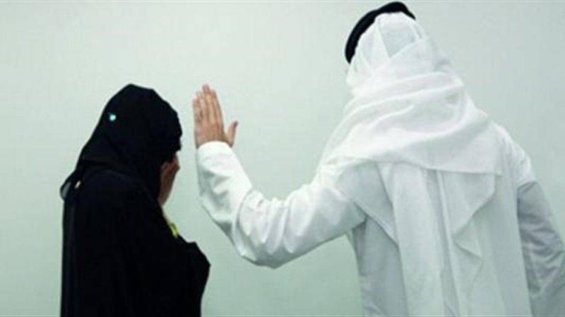 قصة مواطن سعودي طلق زوجته بعدما اكتشف حقيقة ما فعلته مع صديقيه وهو نائم.. شاهد القصة كاملة وماذا فعلته مع صديقيه (فيديو)