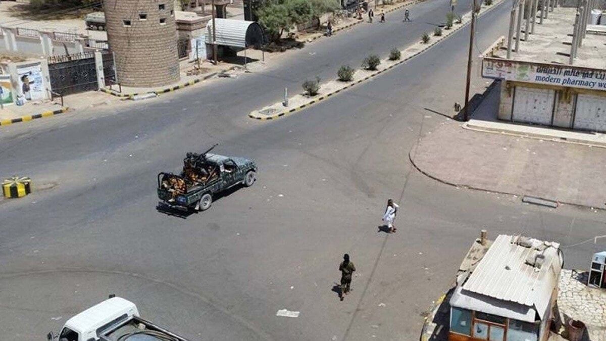 بينهم شخص برصاص الحوثي.. وفاة 12 يمنيًا في أول أيام العيد