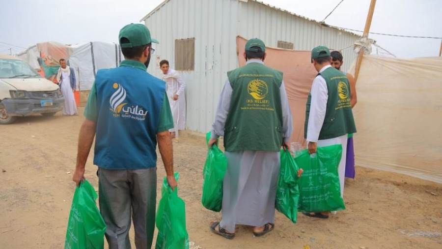 توزيع لحوم الاضاحي لـ ١٠ الاف مستفيد بمأرب