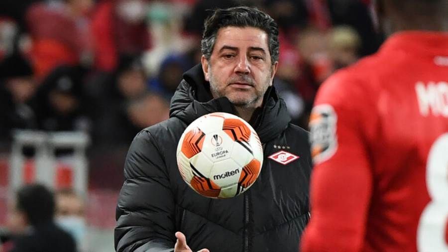 ما هي تفاصيل عقد روي فيتوريا مع منتخب مصر؟