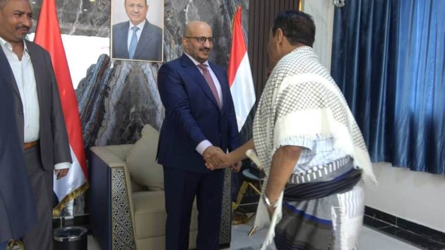 طارق صالح يستقبل قيادات السلطة المحلية في مديريات المخا وموزع والوازعية وذوباب