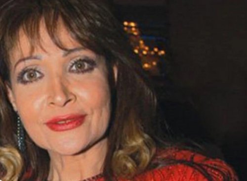 صور قديمة من زفاف أسطوري للفنانة لتيسير فهمي قبل 38 عاما.. فستان أمريكي وزفة بريطاني.. هكذا كان شكلها ...صورة