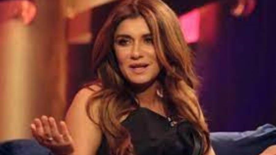 الفنانة غادة عادل بصحبة أولادها الأربعة في صورة واحدة.. أول مرة