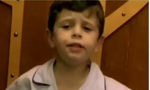 هل تتذكرون ابن هيفاء وهبي في اغنية (بابا فين).. لن تصدقوا كيف أصبح اليوم بعد ان كبر وصار شاباً وسيماً؟! اجمل من براد بت.. شوف دلوقتي