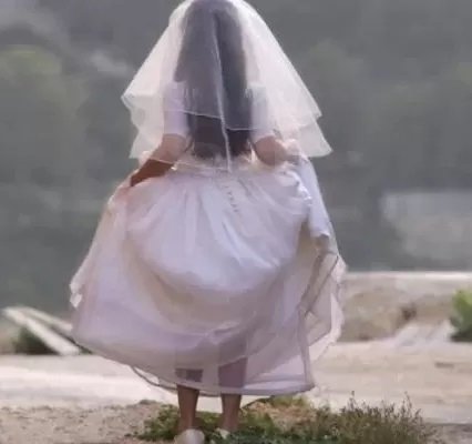 ظهور علامات القيامة الكبرى في بالجزائر.. شاب يختلي بزوجة شقيقه الحسناء بالمطبخ وما فعله بها لا يتوقعه عقل ويُصعب تصديقه