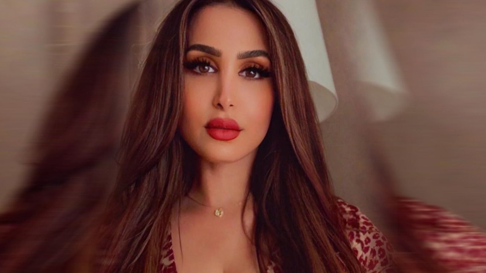 السعودية هند القحطاني تتعرض لإنتقادات لاذعة بسبب نشرها مقطع فيديو فاضح استعرضت فيه إطلالة جريئة لبناتها..(شاهد)