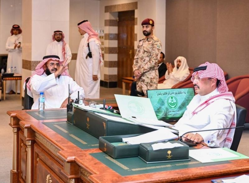 بحضور أمير عسير.. مواطن سعودي يعفو عن قاتل ابنه الوحيد دون مقابل وإنهاء نزاع قبلي امتد لأعوام (شاهد فيديو)