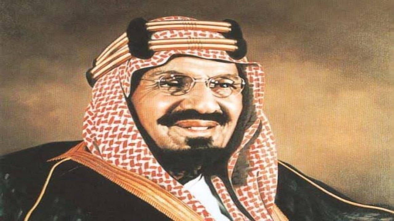 وثيقة تاريخية للملك السعودي "عبدالعزيز" بتوزيع صدقاته للفقراء والمساكين (شاهد)