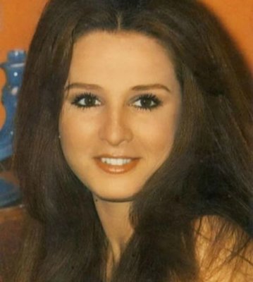 لن تتوقع من هو شقيق النجمة نجلاء فتحي.. ممثل شهير دخل عالم التمثيل من أوسع الأبواب!!وسامته تعدت الحدود...شوف دلوقتي /صور