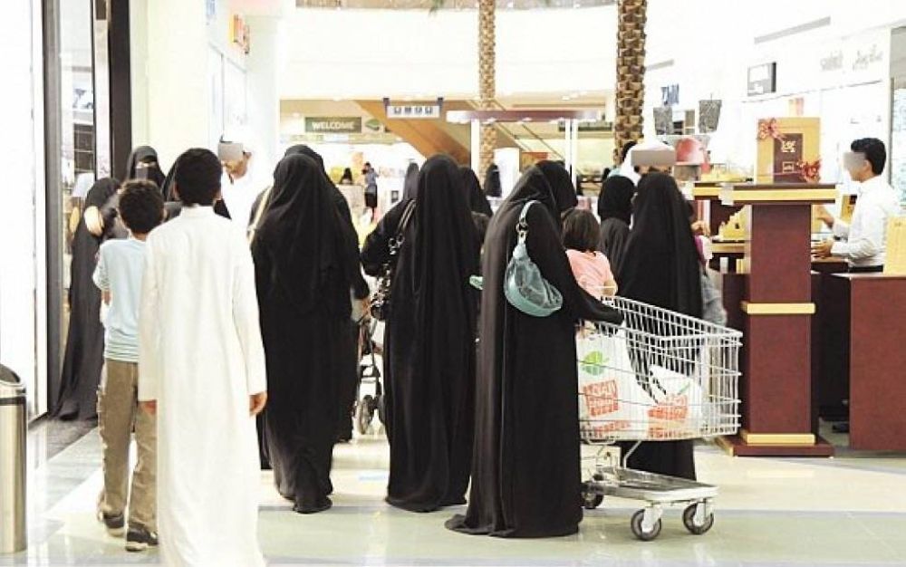 عبارة ’’أمي‘‘.. تُكلّف شاب سعودي بدفع قيمة فاتورة قدرها 2300 ريال سعودي في أحد المحلات التجارية بالسعودية