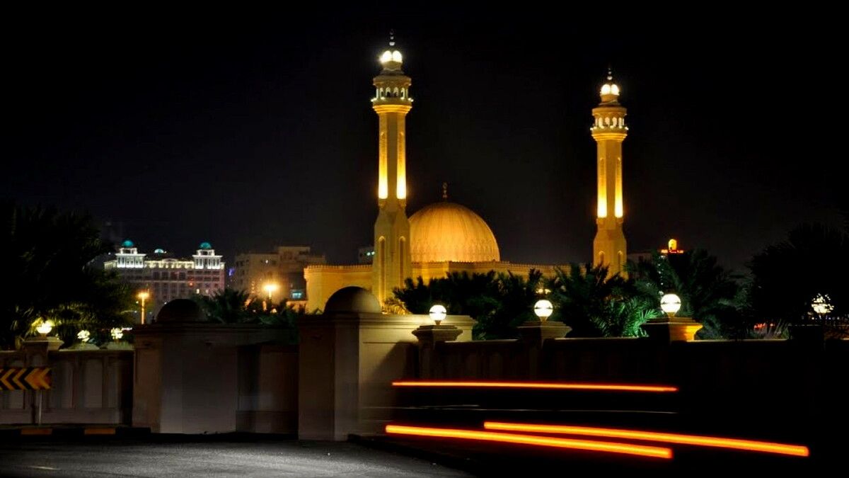 مؤذن في السعودية يطالب المصلين بالصلاة في منازلهم (فيديو)