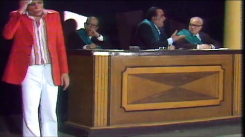 نجاح مسرحية (شوف دلوقتي ما شافش حاجة) كان بسبب هذا الفنان الذي اجبره الزعيم عادل إمام بالتمثيل فيها!! بالذوق بالعافية هتشتغل معايا