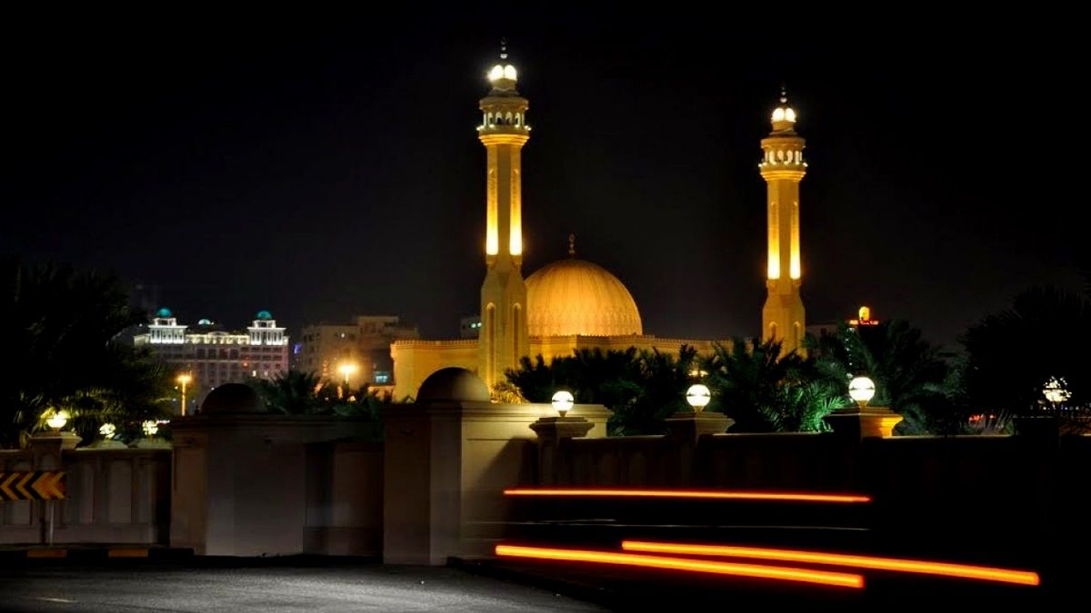 مؤذن في السعودية يطالب المصلين بالصلاة في منازلهم (فيديو)