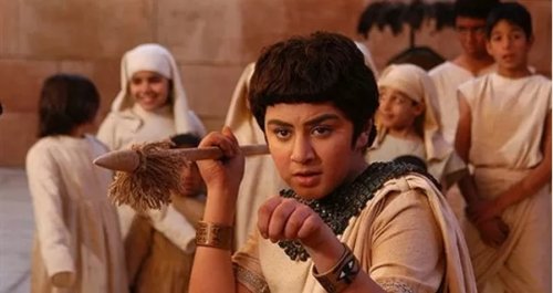 بعد مرور 14 عام.. لن تصدقوا كيف أصبح الطفل الذي قدم دور الطفولة في مسلسل (يوسف الصديق) شاب في منتهى الوسامة... شوف دلوقتي