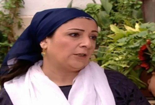 تحولت من عجوز بدينة إلى شابة رشيقة منتهى الجمال .. (فريال) نجمة باب الحارة تفاجئ الجمهور بجمال وقوام صارخ؟! شوف دلوقتي