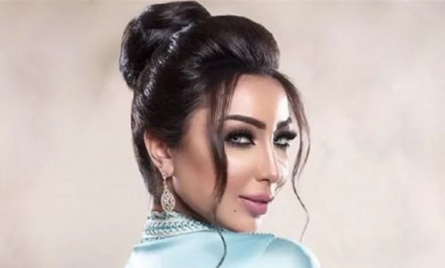 خلال احيائها إحدى الحفلات.. معجب يتحرش بالفنانة المغربية دنيا بطمة على المسرح.. لن تصدق كيف كان تصرفها