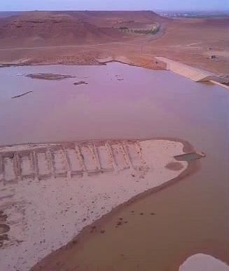 بالصور: سد جوي بالمجمعة في السعودية يشكل بحيرة طبيعية في حالة نادرة الحدوث .. و أودية الخويش ترسم لوحات جمالية (شاهد)