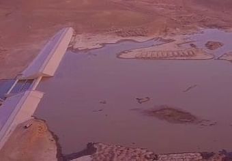 بالصور: سد جوي بالمجمعة في السعودية يشكل بحيرة طبيعية في حالة نادرة الحدوث .. و أودية الخويش ترسم لوحات جمالية (شاهد)