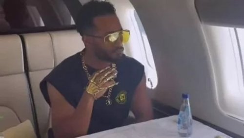 زفاف محمد رمضان بعربة ذهبية في اليونان يفجّر ضجّة !! لن تصدق كيف حدث ذلك فجأةً !! الحقيقة كاملة