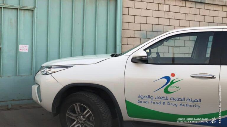 السعودية ــ ضبط 22 طناً من المواد الغذائية منتهية الصلاحية بجدة (شاهد صور)