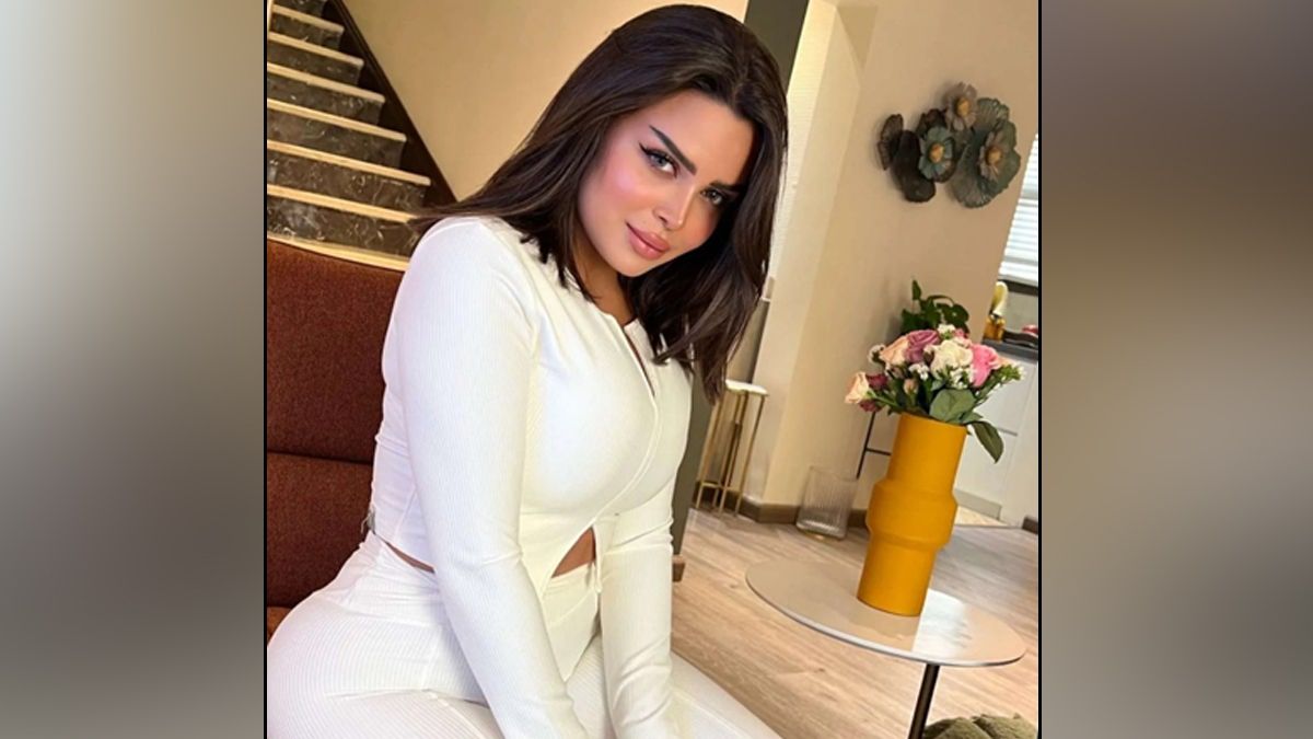 رهف القحطاني تستعين بـ "بودي غارد" لإبعاد المعجبين (فيديو)