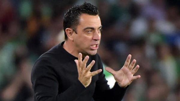 " تشافي هيرنانديز " يدافع عن فريقه عقب التعادل السلبي أمام رايو فاييكانو