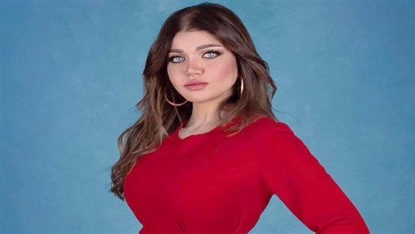 شاهد.. ياسمين الخطيب بإطلالة جريئة من الساحل الشمالي