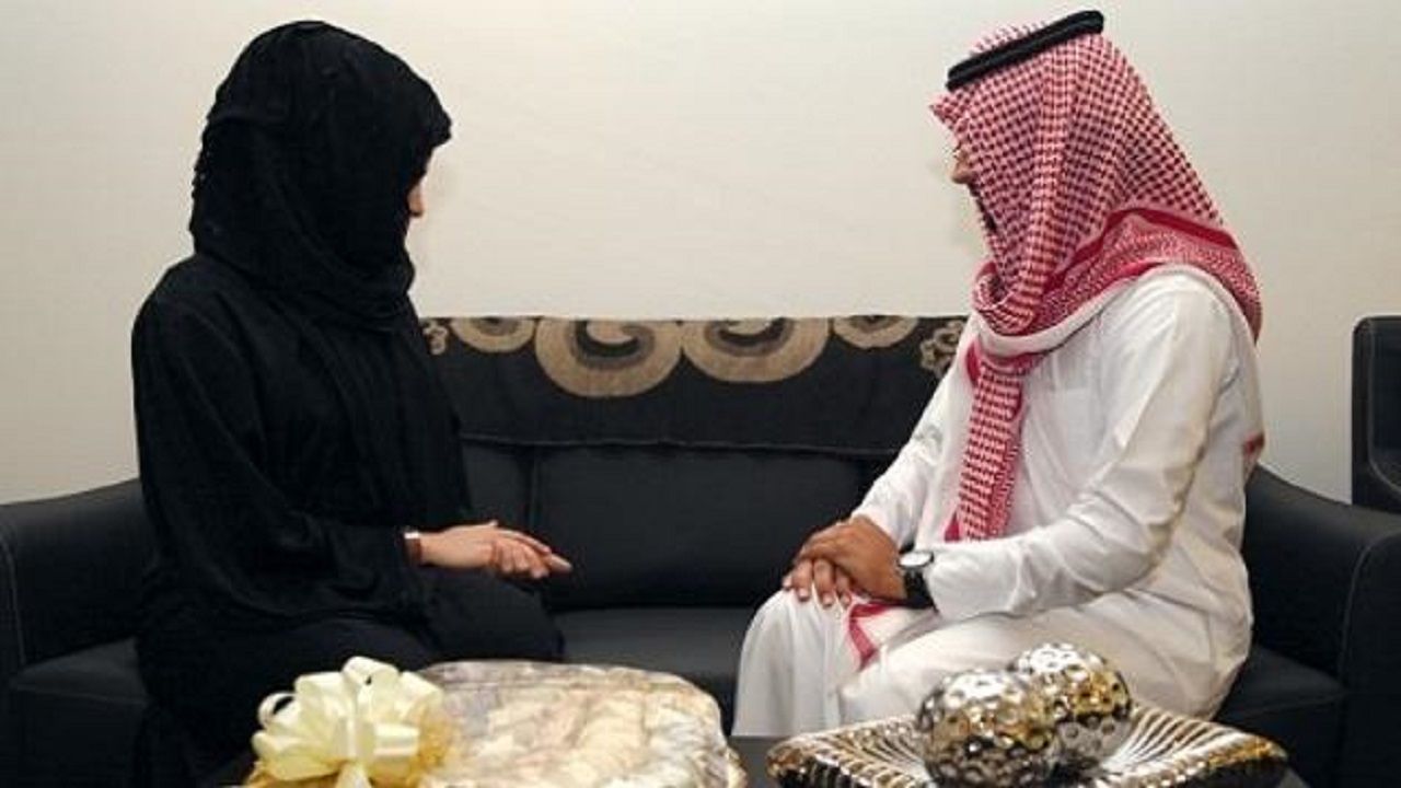 أين ستذهب في شهر العسل.. أغرب أسئلة الشوفة الشرعية في السعودية