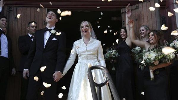 حكاية فستان ارتدته 8 عرائس في 72 عامًا (صور)