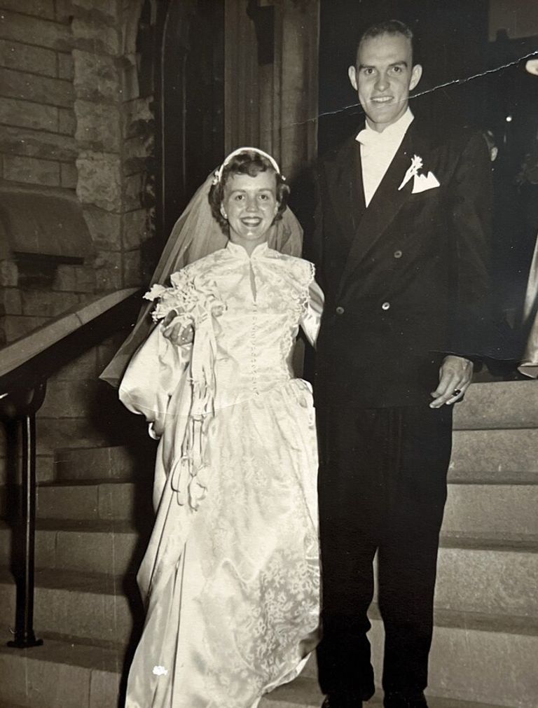 حكاية فستان ارتدته 8 عرائس في 72 عامًا (صور)