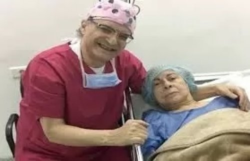 لن تصدق ان هذه العجوز المشلولة كانت أجمل نجمات الفن المصري ... تزوجت العندليب ولفظت أنفاسها الأخيرة في دار المسنين والمفاجأة في وصيتها!!...صورة