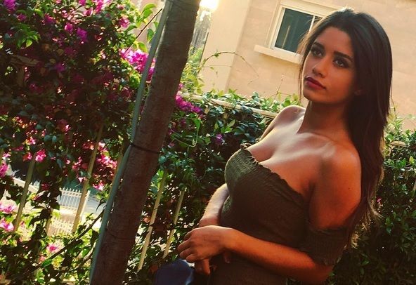 سينتيا خليفة.. أزياء عصرية تتسم بالجرأة والإثارة (صور)