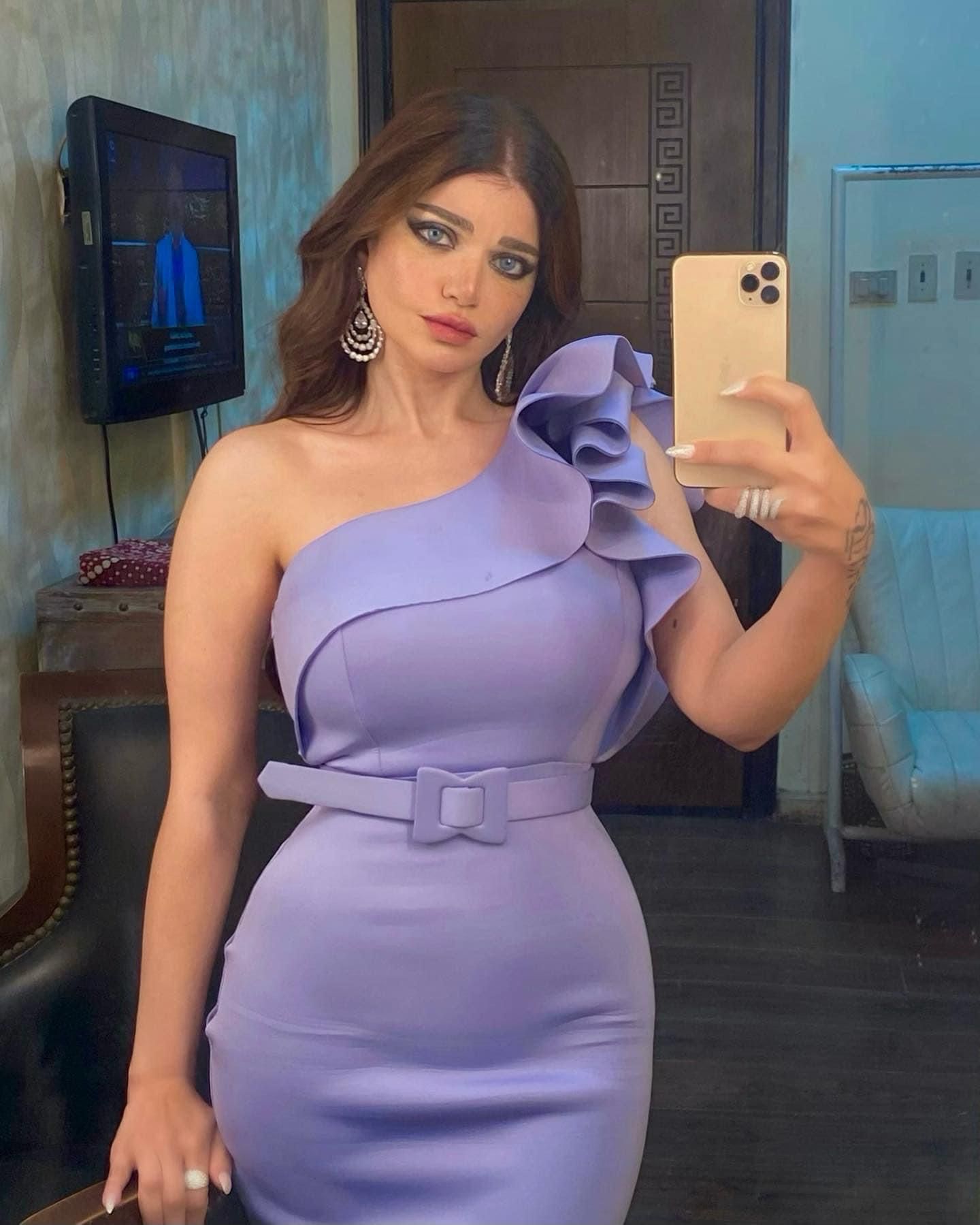 جمال وجرأة وأناقة.. ياسمين الخطيب في إطلالة ساحرة (صور)