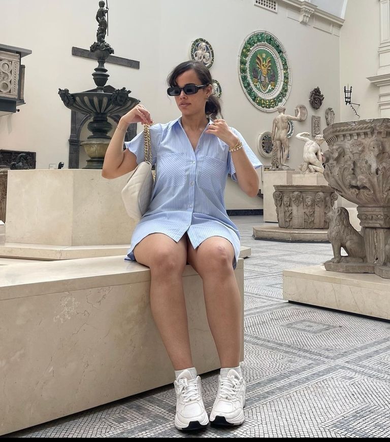 نسيت البنطلون.. نور عمرو دياب في إطلالة جريئة تُثير السخرية (صور)