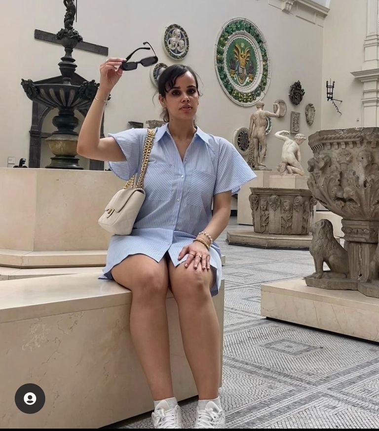 نسيت البنطلون.. نور عمرو دياب في إطلالة جريئة تُثير السخرية (صور)