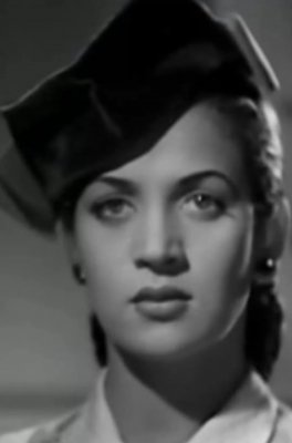 الحكاية الكاملة للنجمة الجميلة التي تزوجت ابنها بالخطأ وحينما علم أنها أمه انتحر على الفور! الصدمه الكبرى في قرابتها من الممثله نيللي كريم!