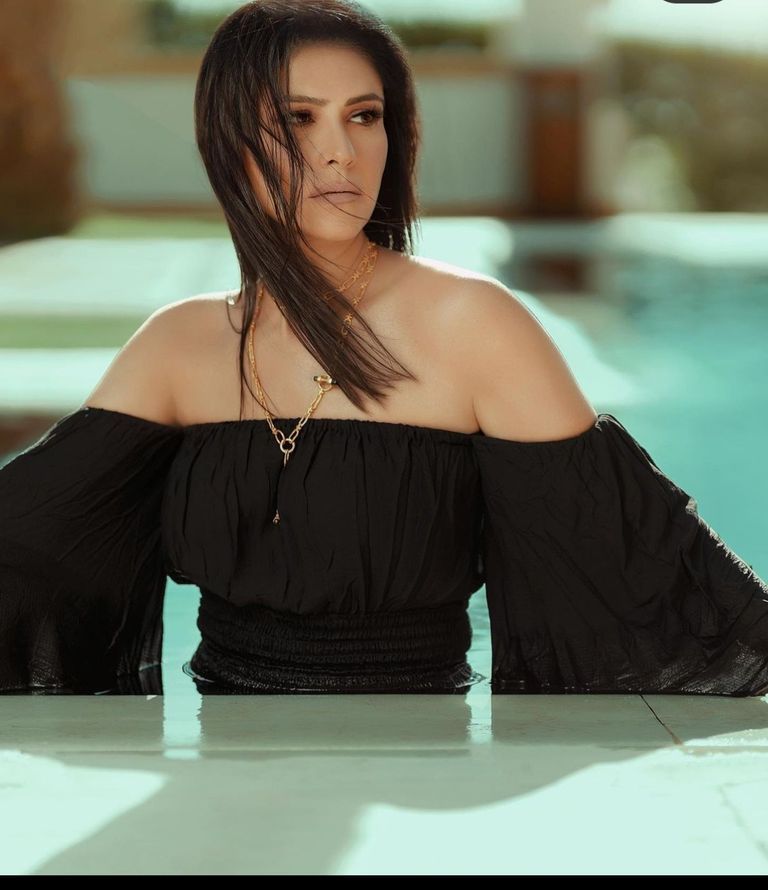 بسمة تتألق في جلسة تصوير في "حمام سباحة" (صور)