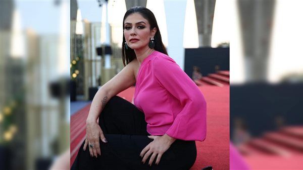 بسمة تتألق في جلسة تصوير في "حمام سباحة" (صور)