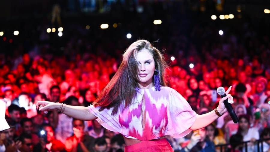 نيكول سابا تتألق بحفل كامل العدد في مصر (صور)